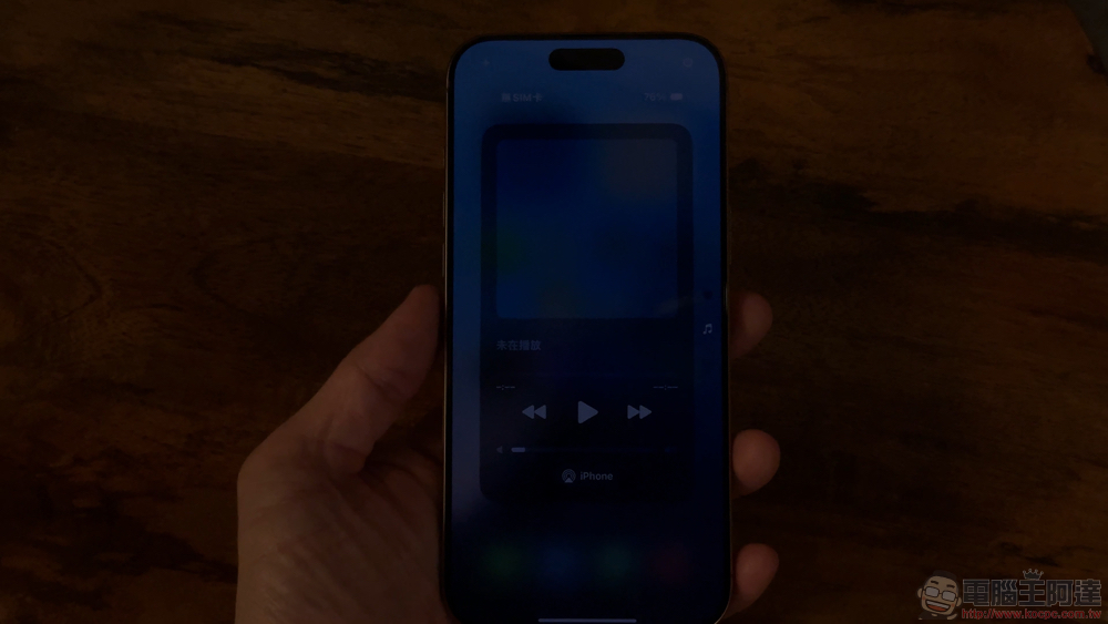 沙漠金 iPhone 16 Pro Max 開箱:讓 imos SOLID-EX2 低藍光玻璃保護貼為你的手機與雙眼加入前所未有的超防護! - 電腦王阿達 沙漠金 iPhone 16 Pro Max 開箱:讓 imos SOLID-EX2 低藍光玻璃保護貼為你的手機與雙眼加入前所未有的超防護! - 電腦王阿達