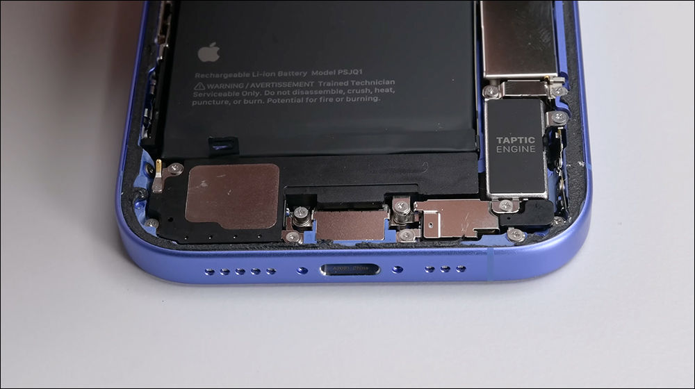 iPhone 16 被 iFixit 拆解,揭露 iPhone 16 與 16 Plus 具備 16 Pro 系列都沒有的全新、更簡單的可更換電池系統 - 電腦王阿達 iPhone 16 被 iFixit 拆解,揭露 iPhone 16 與 16 Plus 具備 16 Pro 系列都沒有的全新、更簡單的可更換電池系統 - 電腦王阿達