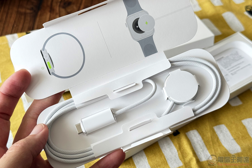 哪些 Apple 產品隨附充電變壓器?(還有哪些不附充電器) - 電腦王阿達 無法小看!曜石黑 Apple Watch Series 10 開箱實測 - 電腦王阿達