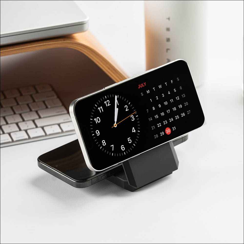 特斯拉全新無線行動電源推出:簡約外型搭配磁吸摺疊設計,MagSafe 磁吸手機支架、支援 2 台裝置同時充電 - 電腦王阿達 特斯拉全新無線行動電源推出:簡約外型搭配磁吸摺疊設計,MagSafe 磁吸手機支架、支援 2 台裝置同時充電 - 電腦王阿達
