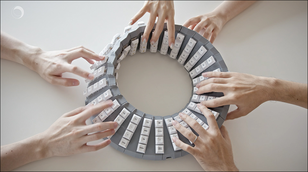 Google 推出「雙面 Gboard 鍵盤」!支援多人輸入、攜帶更方便,還能作為潮流裝飾,帶來顛覆性打字體驗 - 電腦王阿達 Google 推出「雙面 Gboard 鍵盤」!支援多人輸入、攜帶更方便,還能作為潮流裝飾,帶來顛覆性打字體驗 - 電腦王阿達