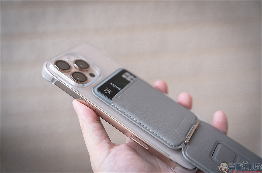 iPhone 16 必備!MOFT 瞬變三角支架 MOVAS™ 卡夾版與保護殼開箱,隱形磁吸支架與收納的完美結合 - 電腦王阿達 iPhone 16 必備!MOFT 瞬變三角支架 MOVAS™ 卡夾版與保護殼開箱,隱形磁吸支架與收納的完美結合 - 電腦王阿達