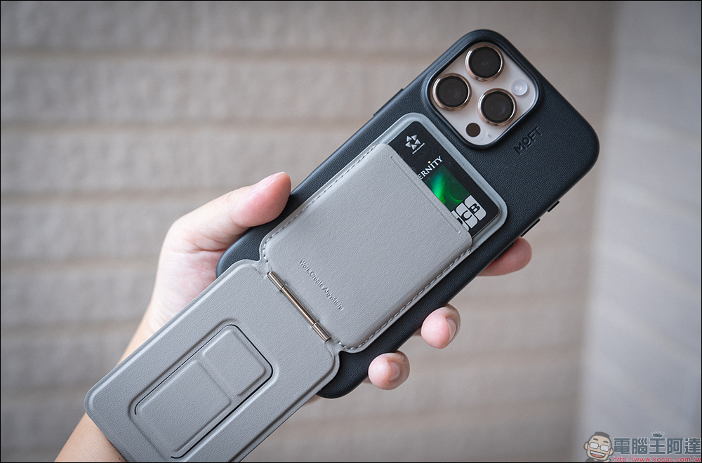 iPhone 16 必備!MOFT 瞬變三角支架 MOVAS™ 卡夾版與保護殼開箱,隱形磁吸支架與收納的完美結合 - 電腦王阿達 iPhone 16 必備!MOFT 瞬變三角支架 MOVAS™ 卡夾版與保護殼開箱,隱形磁吸支架與收納的完美結合 - 電腦王阿達