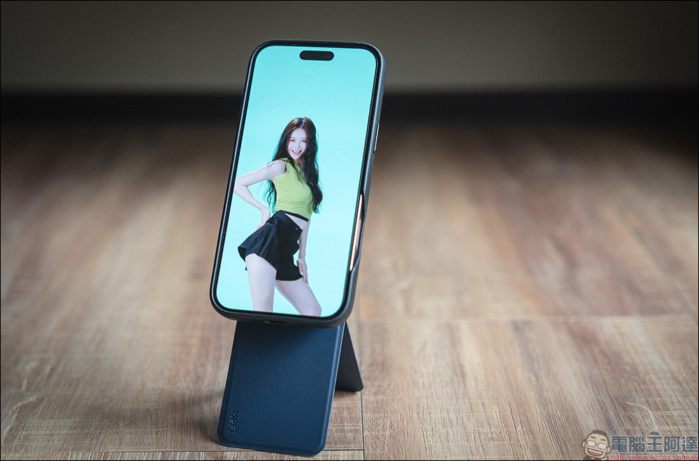 iPhone 16 必備!MOFT 瞬變三角支架 MOVAS™ 卡夾版與保護殼開箱,隱形磁吸支架與收納的完美結合 - 電腦王阿達 iPhone 16 必備!MOFT 瞬變三角支架 MOVAS™ 卡夾版與保護殼開箱,隱形磁吸支架與收納的完美結合 - 電腦王阿達