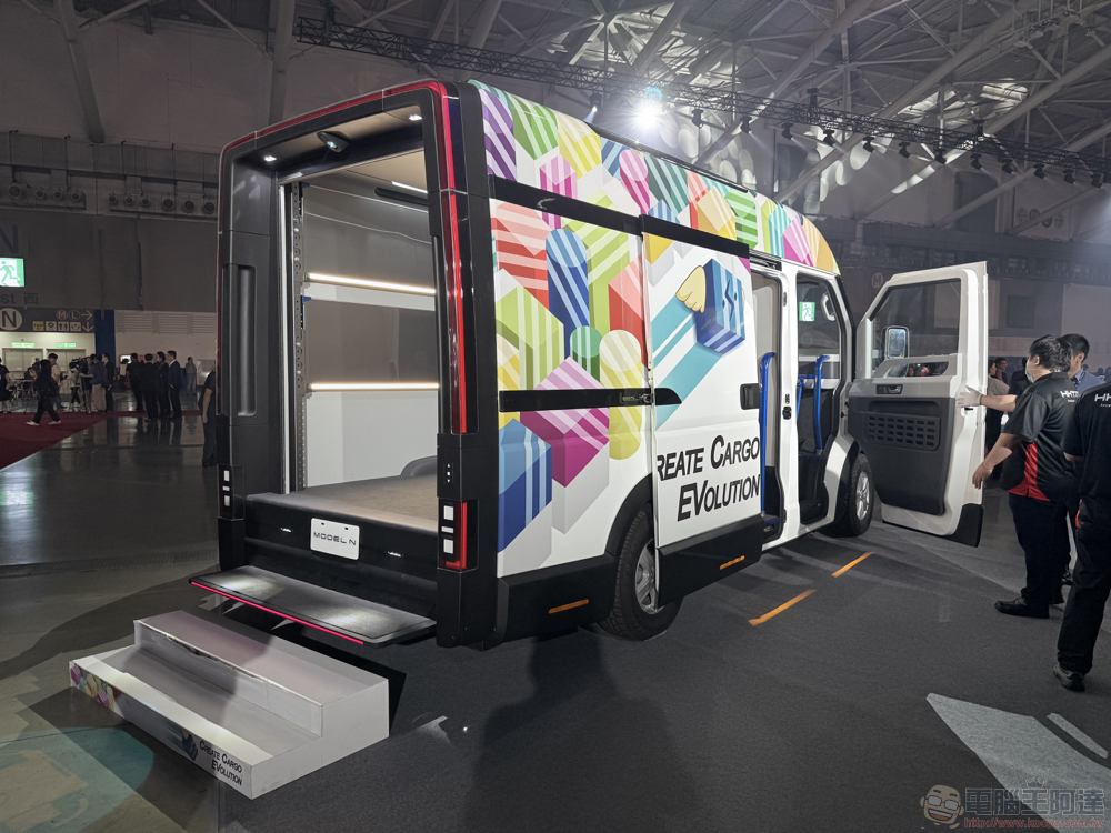 HHTD24 發表 Model D 豪華電動 MPV 與科技感中型巴士 Model U(同場加映:Model A、Model B 與美國版 Model C 賞車) - 電腦王阿達 HHTD24 發表 Model D 豪華電動 MPV 與科技感中型巴士 Model U(同場加映:Model A、Model B 與美國版 Model C 賞車) - 電腦王阿達