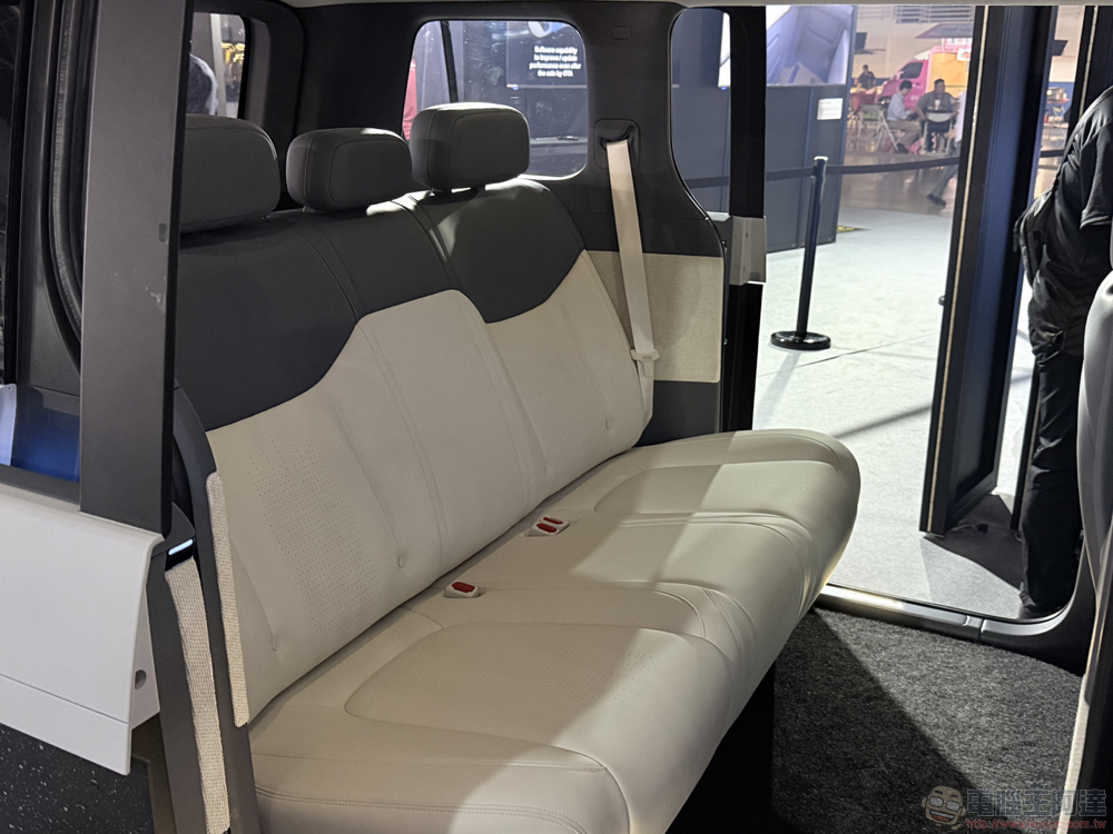 HHTD24 發表 Model D 豪華電動 MPV 與科技感中型巴士 Model U(同場加映:Model A、Model B 與美國版 Model C 賞車) - 電腦王阿達 HHTD24 發表 Model D 豪華電動 MPV 與科技感中型巴士 Model U(同場加映:Model A、Model B 與美國版 Model C 賞車) - 電腦王阿達