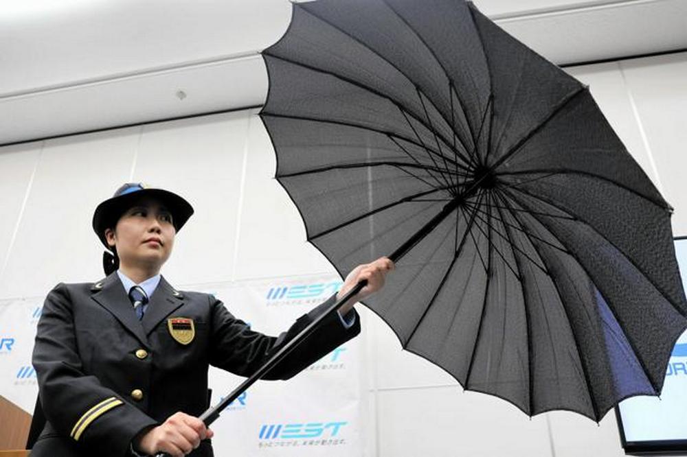 預防無差別攻擊:JR 西日本地鐵車廂新增「防刀傘」,特殊材料打造,抵禦刀具攻擊 - 電腦王阿達 預防無差別攻擊:JR 西日本地鐵車廂新增「防刀傘」,特殊材料打造,抵禦刀具攻擊 - 電腦王阿達