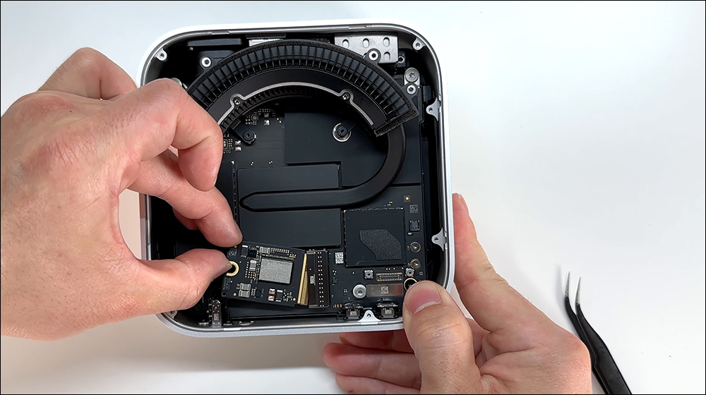 M4 Mac mini 採用可拆卸 SSD 模組化設計,國外已有成功改裝擴充至 2TB 案例 - 電腦王阿達 M4 Mac mini 採用可拆卸 SSD 模組化設計,國外已有成功改裝擴充至 2TB 案例 - 電腦王阿達