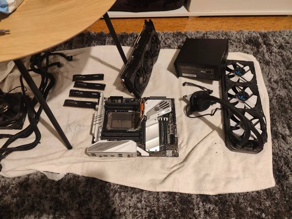 垃圾車司機在垃圾桶找到一台 Threadripper 處理器 + RTX 2080 Ti 遊戲 PC,清洗完後可正常開機使用 - 電腦王阿達 垃圾車司機在垃圾桶找到一台 Threadripper 處理器 + RTX 2080 Ti 遊戲 PC,清洗完後可正常開機使用 - 電腦王阿達