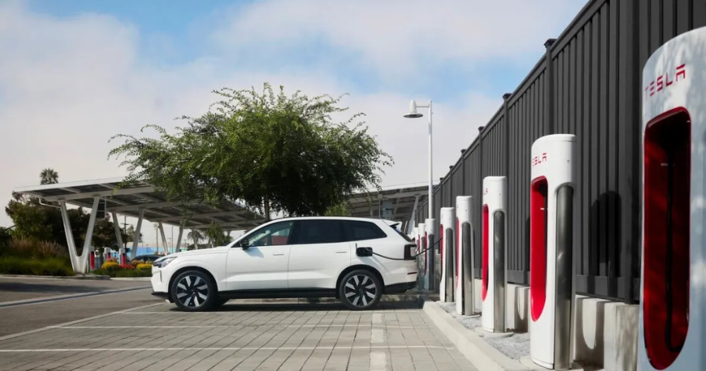 Tesla 承諾加長線組超級充電站建設目標 Tesla 承諾加長線組超級充電站建設目標
