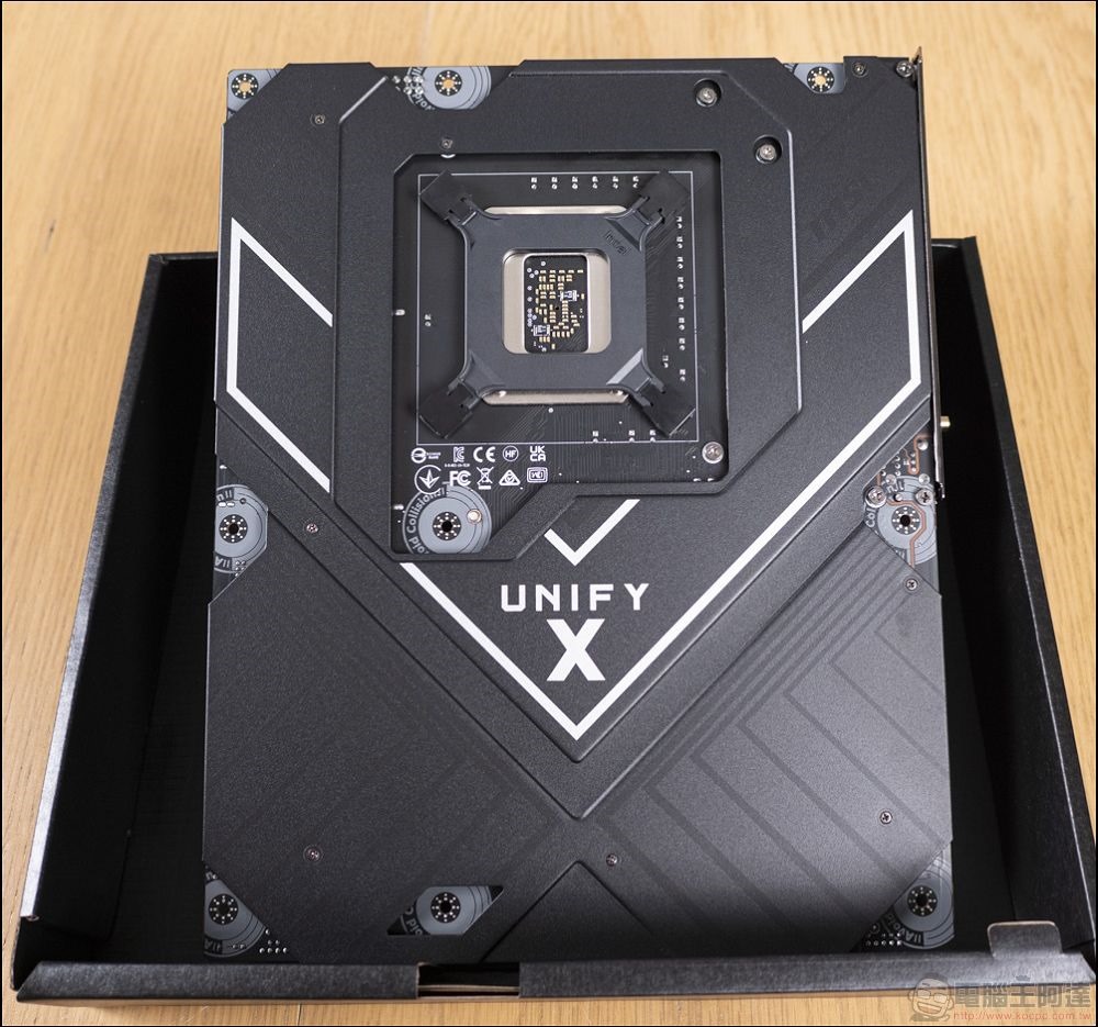 MSI MEG Z890 UNIFY-X 開箱 - 11 MSI MEG Z890 UNIFY-X 開箱 - 11