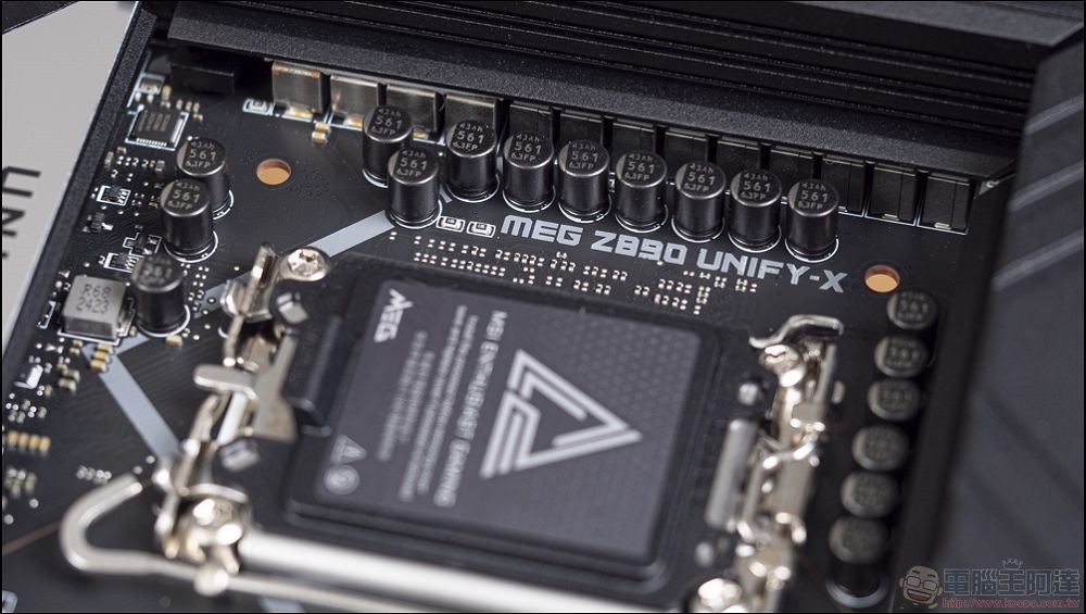 MSI MEG Z890 UNIFY-X 開箱 - 13 MSI MEG Z890 UNIFY-X 開箱 - 13