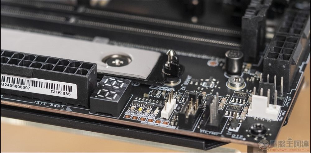 MSI MEG Z890 UNIFY-X 開箱 - 19 MSI MEG Z890 UNIFY-X 開箱 - 19