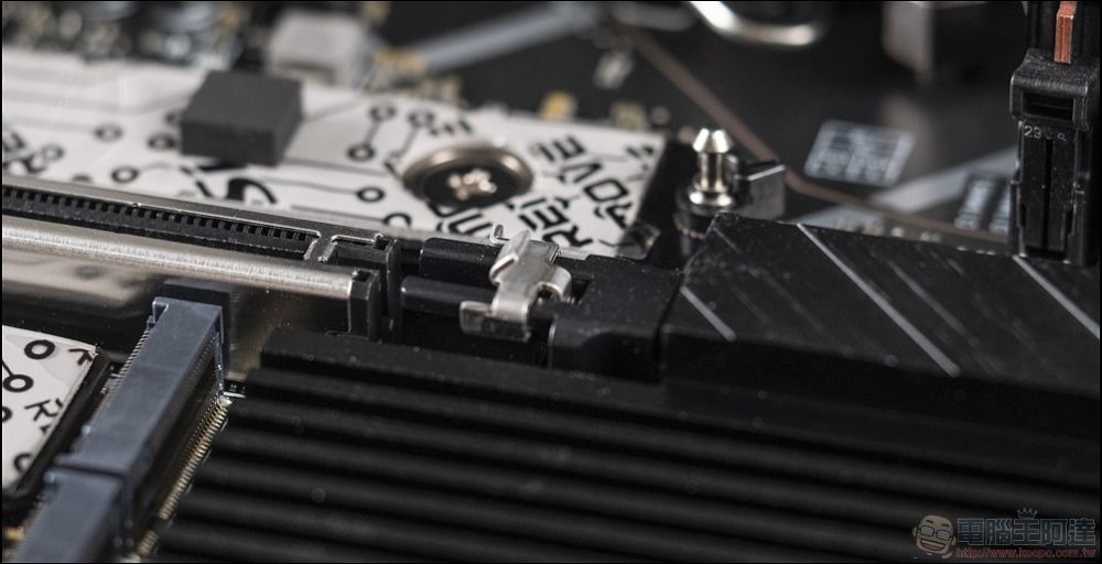 MSI MEG Z890 UNIFY-X 開箱 - 22 MSI MEG Z890 UNIFY-X 開箱 - 22