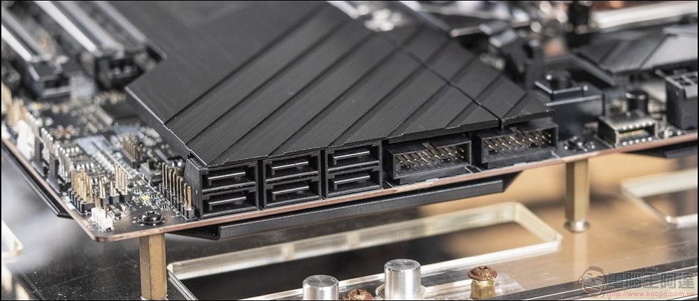 MSI MEG Z890 UNIFY-X 開箱 - 23 MSI MEG Z890 UNIFY-X 開箱 - 23