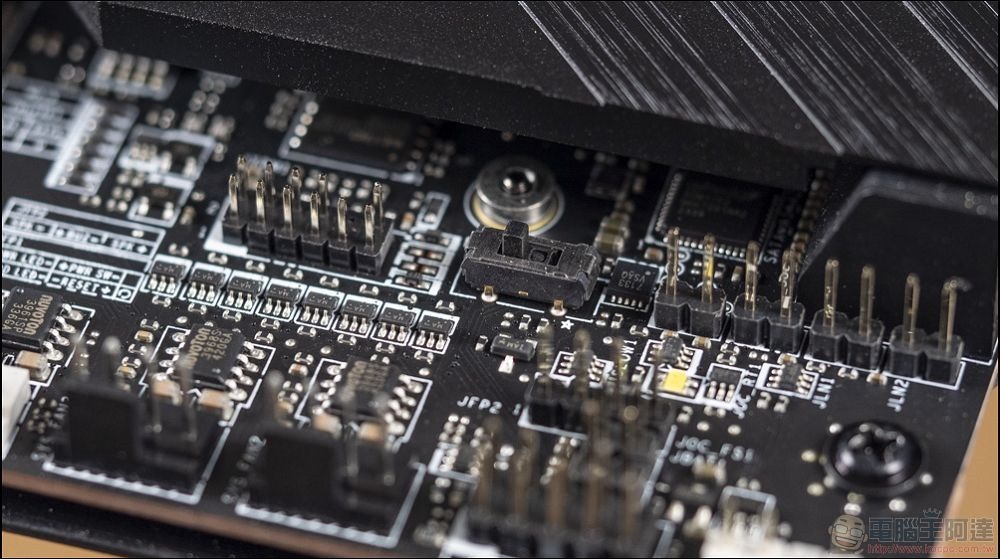MSI MEG Z890 UNIFY-X 開箱 - 25 MSI MEG Z890 UNIFY-X 開箱 - 25