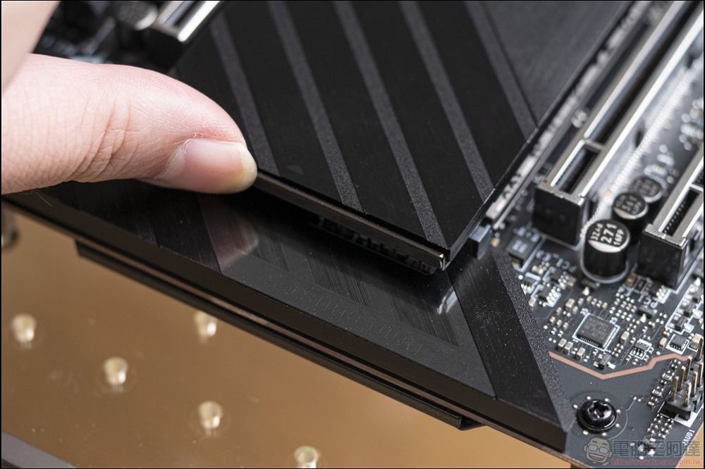 MSI MEG Z890 UNIFY-X 開箱 - 26 MSI MEG Z890 UNIFY-X 開箱 - 26