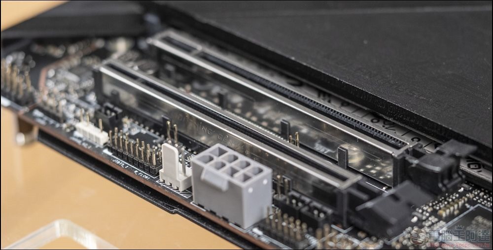 MSI MEG Z890 UNIFY-X 開箱 - 31 MSI MEG Z890 UNIFY-X 開箱 - 31