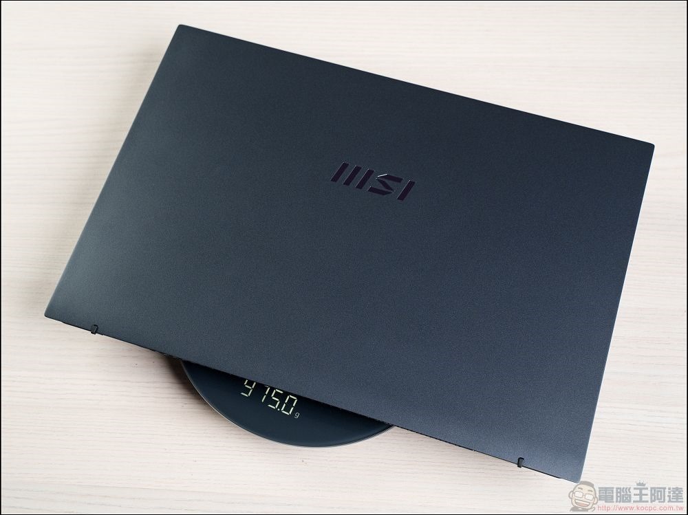 MSI Prestige 13 AI Evo A2VMG-011TW 開箱 - 03 MSI Prestige 13 AI Evo A2VMG-011TW 開箱 - 03