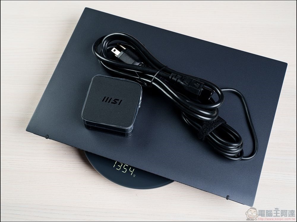 MSI Prestige 13 AI Evo A2VMG-011TW 開箱 - 04 MSI Prestige 13 AI Evo A2VMG-011TW 開箱 - 04