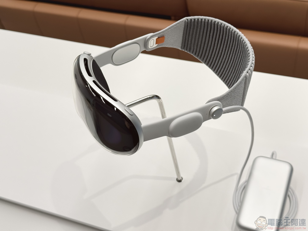 Apple Vision Pro 登台動手玩:為什麼跟別人借不如直接到門市體驗? - 電腦王阿達 Apple Vision Pro 登台動手玩:為什麼跟別人借不如直接到門市體驗? - 電腦王阿達