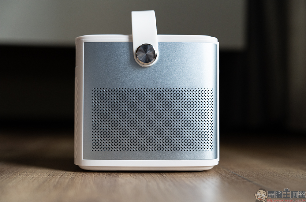 OVO U10 行動投影機開箱|首款搭載 OVO+Google TV 雙系統,1800 流明高亮度、3 小時長續航、可 K 歌,官方授權 Netflix - 電腦王阿達 OVO U10 行動投影機開箱|首款搭載 OVO+Google TV 雙系統,1800 流明高亮度、3 小時長續航、可 K 歌,官方授權 Netflix - 電腦王阿達