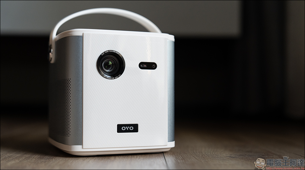 OVO U10 行動投影機開箱|首款搭載 OVO+Google TV 雙系統,1800 流明高亮度、3 小時長續航、可 K 歌,官方授權 Netflix - 電腦王阿達 OVO U10 行動投影機開箱|首款搭載 OVO+Google TV 雙系統,1800 流明高亮度、3 小時長續航、可 K 歌,官方授權 Netflix - 電腦王阿達