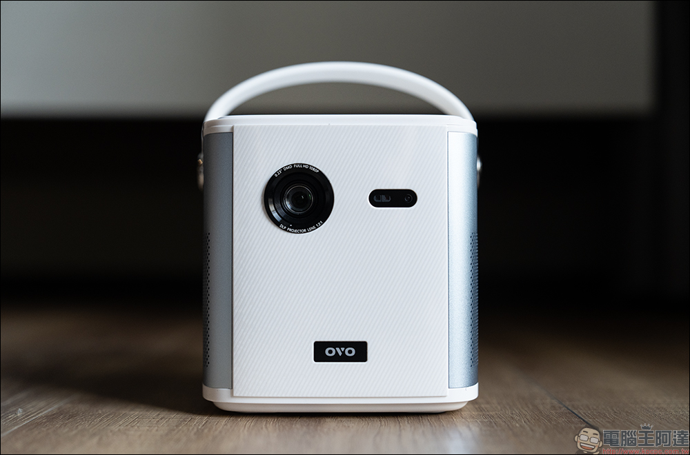 OVO U10 行動投影機開箱|首款搭載 OVO+Google TV 雙系統,1800 流明高亮度、3 小時長續航、可 K 歌,官方授權 Netflix - 電腦王阿達 OVO U10 行動投影機開箱|首款搭載 OVO+Google TV 雙系統,1800 流明高亮度、3 小時長續航、可 K 歌,官方授權 Netflix - 電腦王阿達