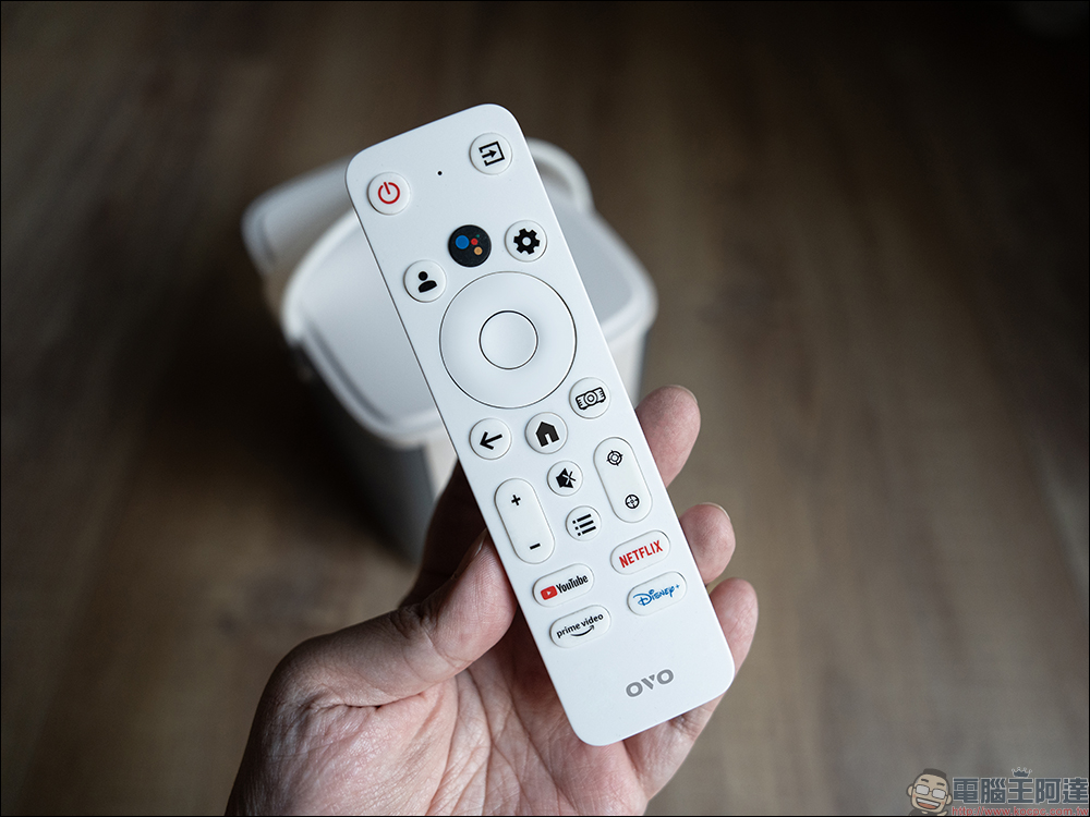 OVO U10 行動投影機開箱|首款搭載 OVO+Google TV 雙系統,1800 流明高亮度、3 小時長續航、可 K 歌,官方授權 Netflix - 電腦王阿達 OVO U10 行動投影機開箱|首款搭載 OVO+Google TV 雙系統,1800 流明高亮度、3 小時長續航、可 K 歌,官方授權 Netflix - 電腦王阿達