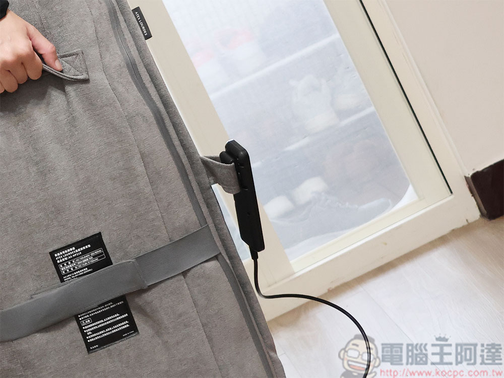 ATEX Lourdes 無線舒展溫感按摩背墊開箱實測:隨時隨地 10 分鐘,肩頸全背深度放鬆 - 電腦王阿達 ATEX Lourdes 無線舒展溫感按摩背墊開箱實測:隨時隨地 10 分鐘,肩頸全背深度放鬆 - 電腦王阿達
