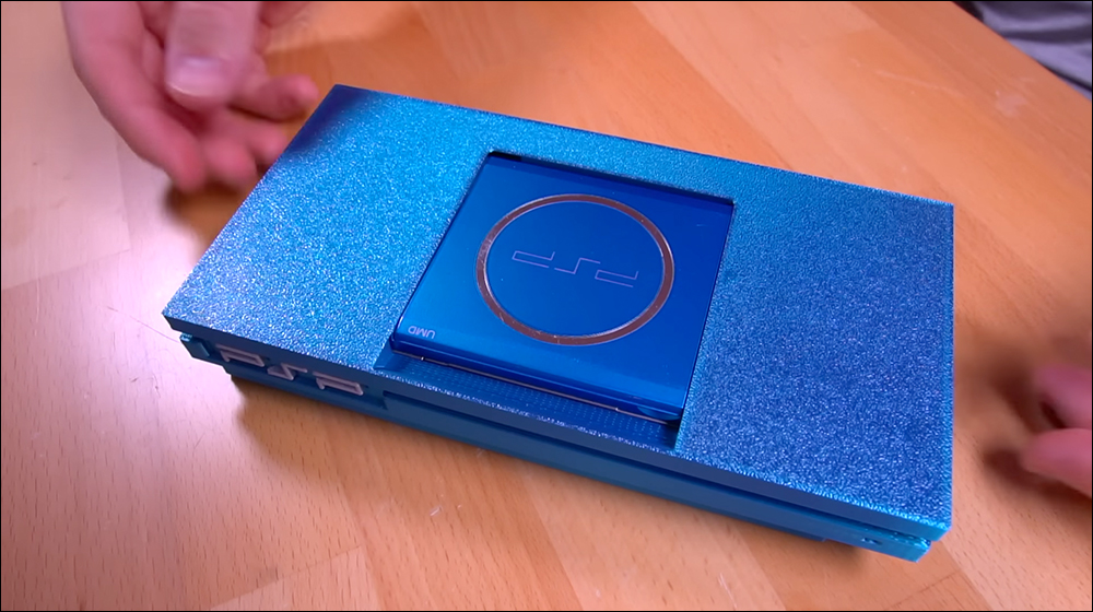 國外神人將壞掉的 PSP 改裝成迷你版的 PS2,且支援各種藍牙控制器 - 電腦王阿達 國外神人將壞掉的 PSP 改裝成迷你版的 PS2,且支援各種藍牙控制器 - 電腦王阿達