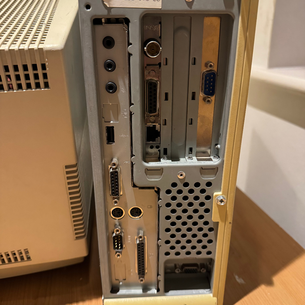 國外團隊成功在 26 年前的超老電腦運行 AI 語言模型,規格:Pentium II 和 128MB RAM + Windows 98 - 電腦王阿達 國外團隊成功在 26 年前的超老電腦運行 AI 語言模型,規格:Pentium II 和 128MB RAM + Windows 98 - 電腦王阿達