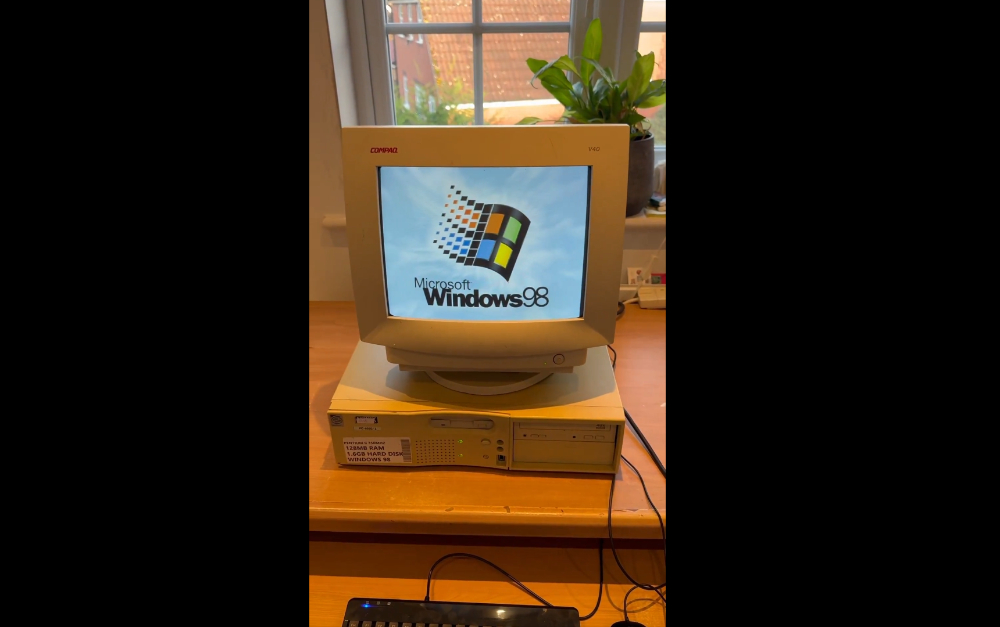 國外團隊成功在 26 年前的超老電腦運行 AI 語言模型,規格:Pentium II 和 128MB RAM + Windows 98 - 電腦王阿達 國外團隊成功在 26 年前的超老電腦運行 AI 語言模型,規格:Pentium II 和 128MB RAM + Windows 98 - 電腦王阿達