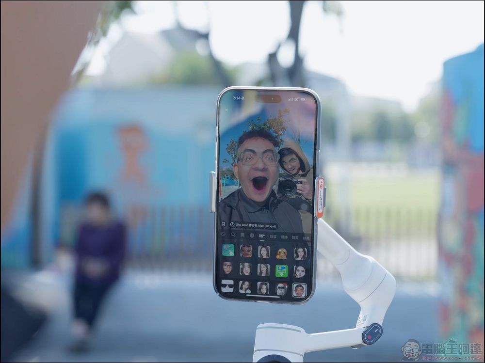 Insta360 Flow 2 Pro 開箱:結合穩定器、自拍棒、提詞器與AI追蹤,最萬能的手機創作工具 - 電腦王阿達 Insta360 Flow 2 Pro 開箱:結合穩定器、自拍棒、提詞器與AI追蹤,最萬能的手機創作工具 - 電腦王阿達
