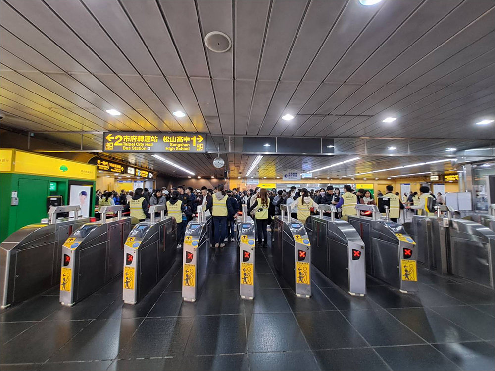 臺北捷運多元支付閘門更新,未來將支援 Apple Pay、LINE Pay 等感應付款方式,但並非「快速交通卡」 - 電腦王阿達 臺北捷運多元支付閘門更新,未來將支援 Apple Pay、LINE Pay 等感應付款方式,但並非「快速交通卡」 - 電腦王阿達
