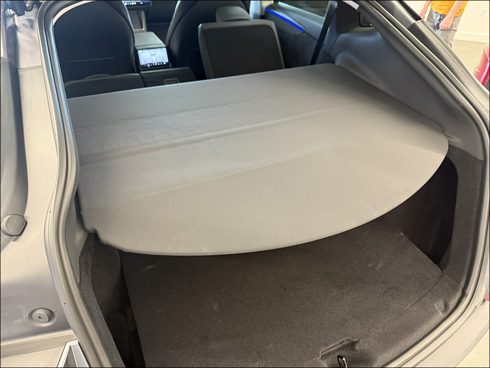 特斯拉全新 Model Y 的改變與升級大揭密!前後車窗升級雙層玻璃、方向盤有新亮點,乘坐更舒適了 - 電腦王阿達 特斯拉全新 Model Y 的改變與升級大揭密!前後車窗升級雙層玻璃、方向盤有新亮點,乘坐更舒適了 - 電腦王阿達