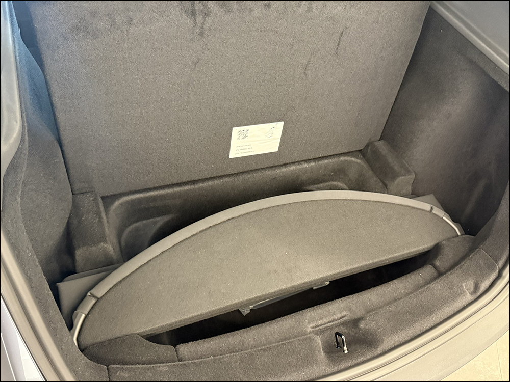 特斯拉全新 Model Y 的改變與升級大揭密!前後車窗升級雙層玻璃、方向盤有新亮點,乘坐更舒適了 - 電腦王阿達 特斯拉全新 Model Y 的改變與升級大揭密!前後車窗升級雙層玻璃、方向盤有新亮點,乘坐更舒適了 - 電腦王阿達
