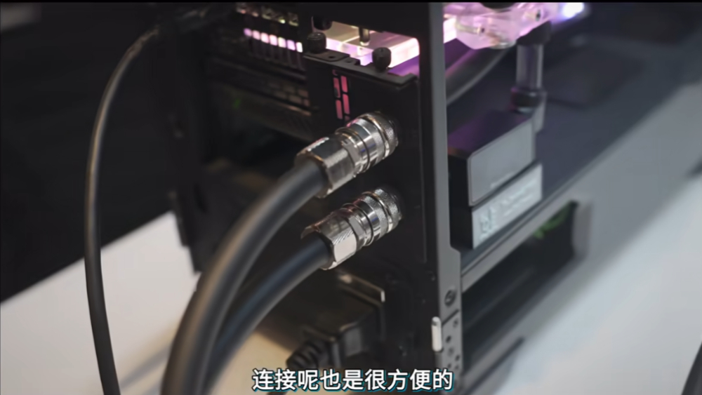中國 UP 主用冷氣的室外機(殼)來散熱 RTX 5090,散能效果超猛 - 電腦王阿達 中國 UP 主用冷氣的室外機(殼)來散熱 RTX 5090,散能效果超猛 - 電腦王阿達