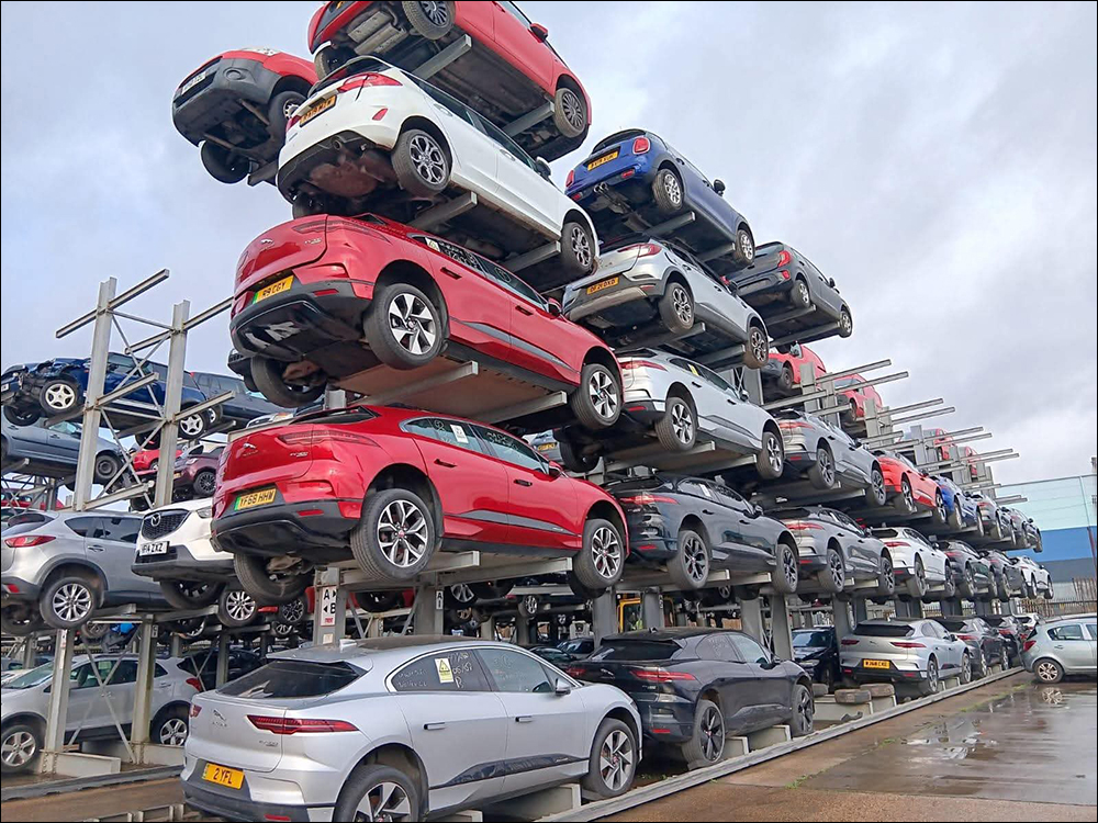 Jaguar I-Pace 電動休旅大規模現身報廢場,因電池問題不斷召回難解,曾經的世界年度風雲車悲劇收場 - 電腦王阿達 Jaguar I-Pace 電動休旅大規模現身報廢場,因電池問題不斷召回難解,曾經的世界年度風雲車悲劇收場 - 電腦王阿達