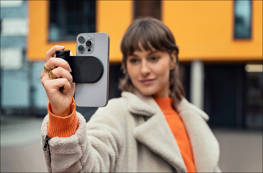 徠卡 Leica LUX Grip 手柄推出:支援 MagSafe,讓 iPhone 手機攝影更具經典手感 - 電腦王阿達 徠卡 Leica LUX Grip 手柄推出:支援 MagSafe,讓 iPhone 手機攝影更具經典手感 - 電腦王阿達