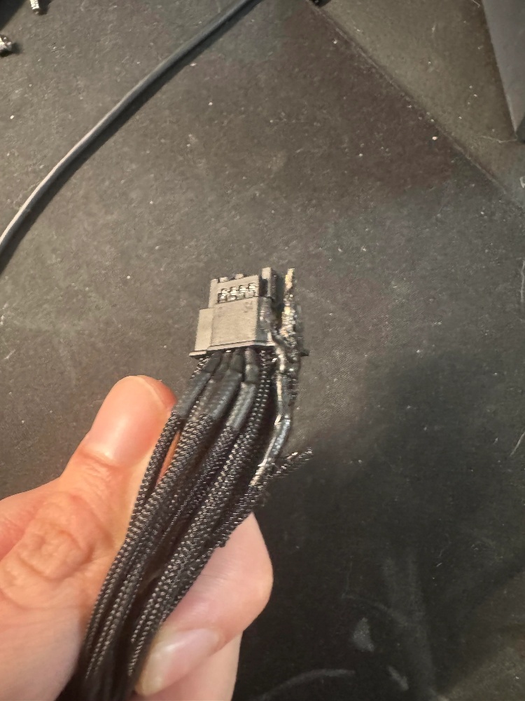 首個 RTX 5090 電源連接熔化的案例出現,不過是第三方造成 - 電腦王阿達 首個 RTX 5090 電源連接熔化的案例出現,不過是第三方造成 - 電腦王阿達