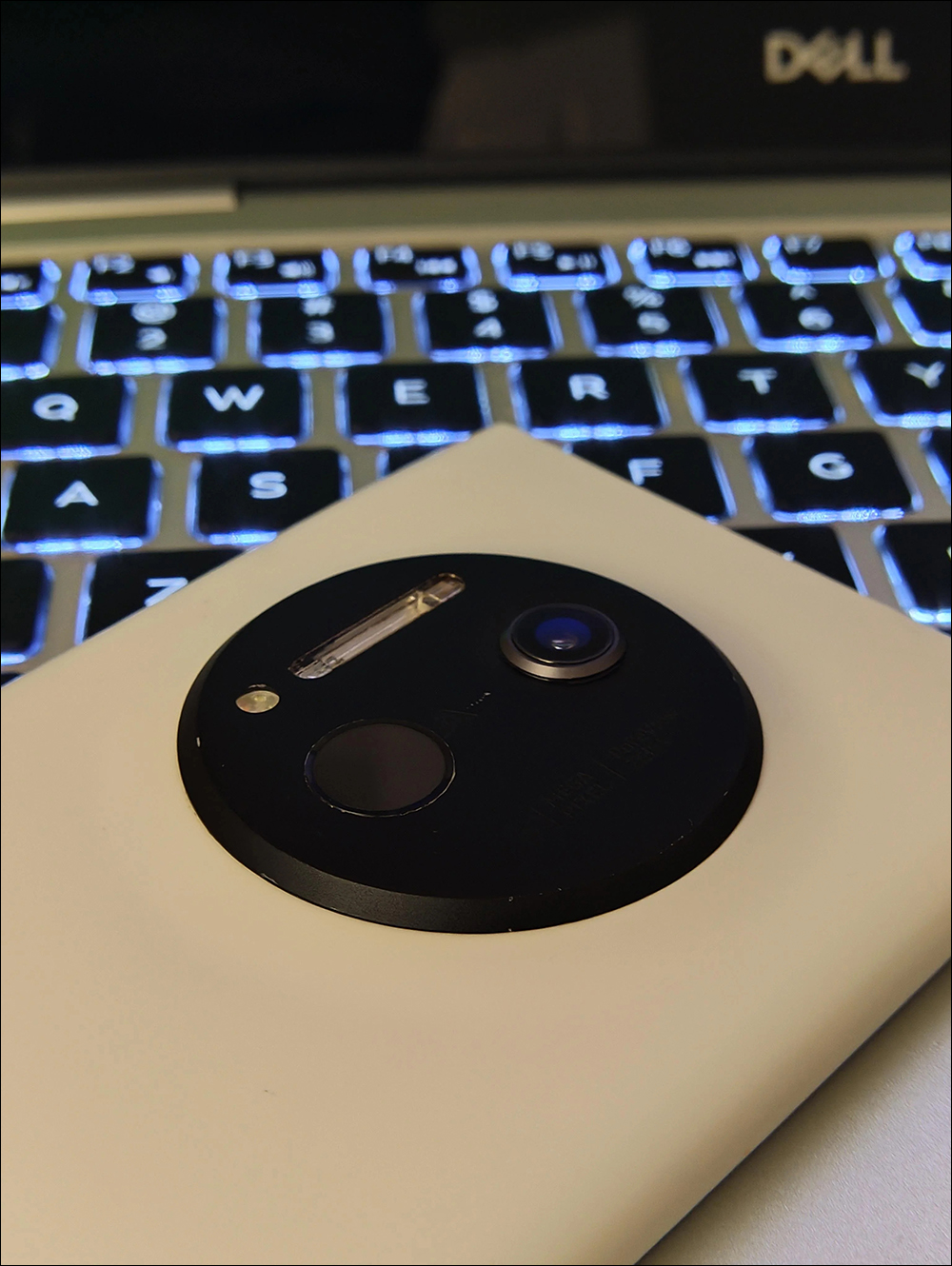 這個改裝太狂了!Nokia Lumia 1020 起死回生?改裝大神把 iPhone SE 3 完美移植 - 電腦王阿達 這個改裝太狂了!Nokia Lumia 1020 起死回生?改裝大神把 iPhone SE 3 完美移植 - 電腦王阿達