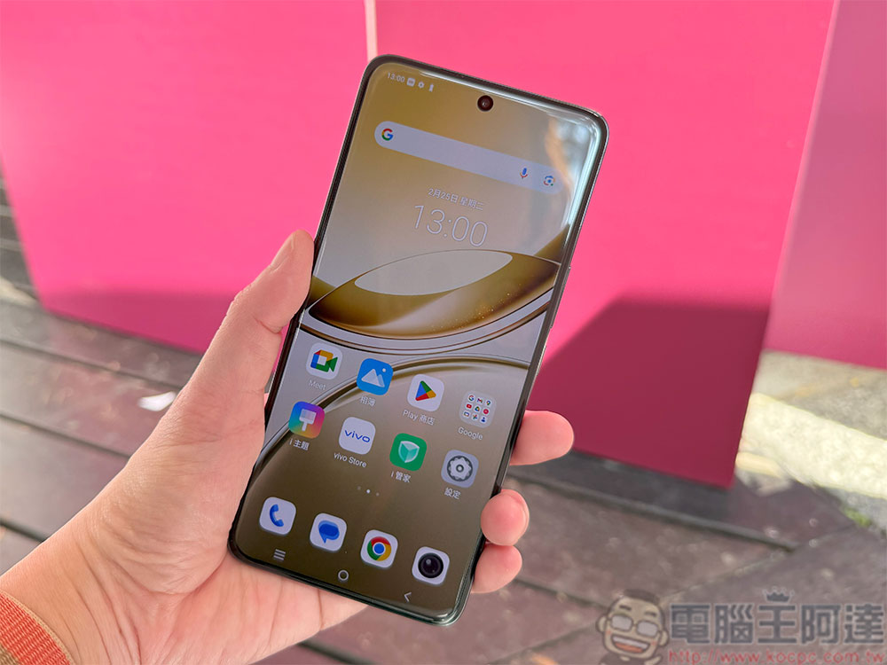 全新蔡司人像旗艦 vivo V50 登台,AI 助理打造口袋潮流攝影棚 - 電腦王阿達 全新蔡司人像旗艦 vivo V50 登台,AI 助理打造口袋潮流攝影棚 - 電腦王阿達