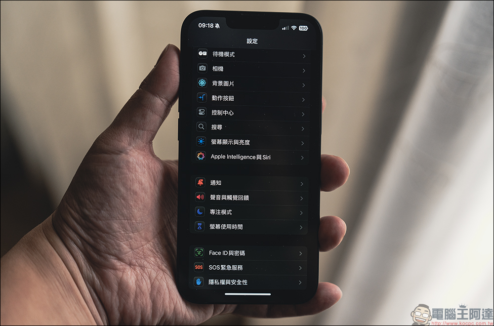 iPhone 16e 開箱|簡單純粹,48MP 一鏡抵兩鏡、A18 旗艦性能與超長續航 - 電腦王阿達 iPhone 16e 開箱|簡單純粹,48MP 一鏡抵兩鏡、A18 旗艦性能與超長續航 - 電腦王阿達
