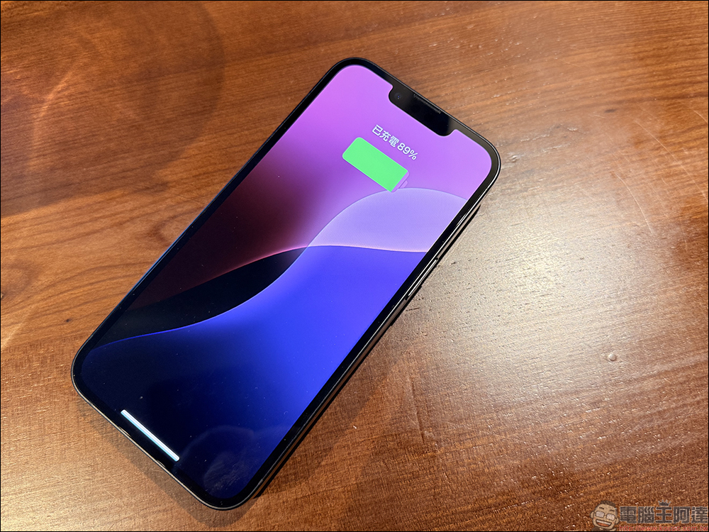 iPhone 16e 開箱|簡單純粹,48MP 一鏡抵兩鏡、A18 旗艦性能與超長續航 - 電腦王阿達 iPhone 16e 開箱|簡單純粹,48MP 一鏡抵兩鏡、A18 旗艦性能與超長續航 - 電腦王阿達