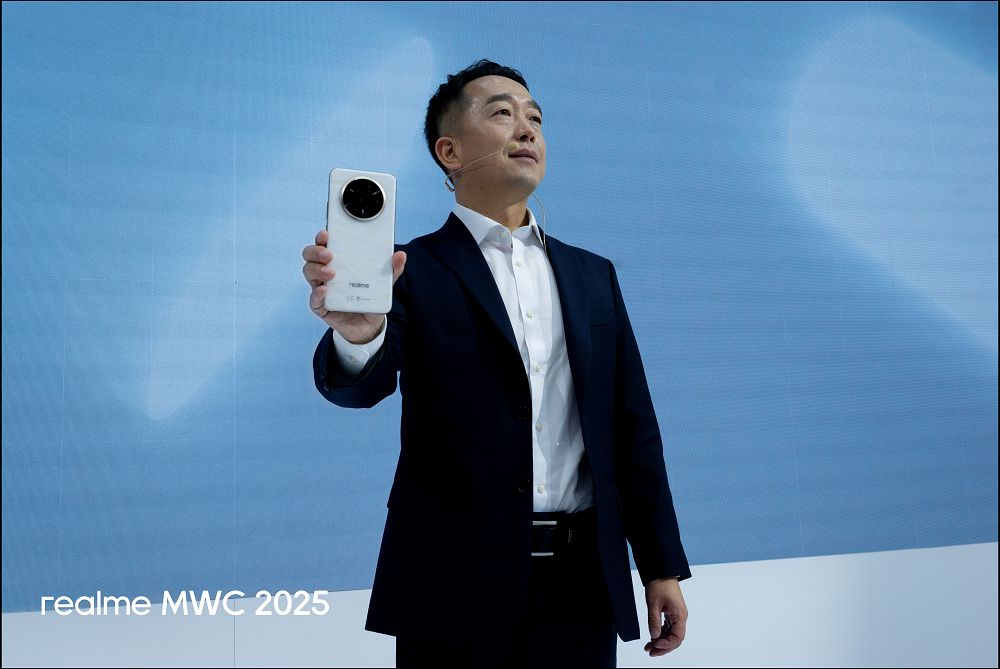 realme MWC 2025 新戰略:目標三年內全球用戶數翻倍,推出 14 Pro系列並首度公開可拆換鏡頭概念機 - 電腦王阿達 realme MWC 2025 新戰略:目標三年內全球用戶數翻倍,推出 14 Pro系列並首度公開可拆換鏡頭概念機 - 電腦王阿達