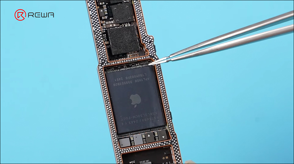 iPhone 16e 拆解影片揭曉電池容量! 4,005mAh 比 iPhone 16 Pro 更大 - 電腦王阿達 iPhone 16e 拆解影片揭曉電池容量! 4,005mAh 比 iPhone 16 Pro 更大 - 電腦王阿達