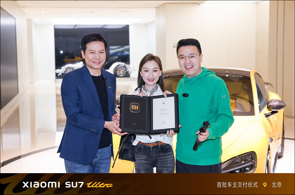 小米首批 Xiaomi SU7 Ultra 的「24K 金碳纖維車標」,交車不到半個月已被撬掉 - 電腦王阿達 小米首批 Xiaomi SU7 Ultra 的「24K 金碳纖維車標」,交車不到半個月已被撬掉 - 電腦王阿達