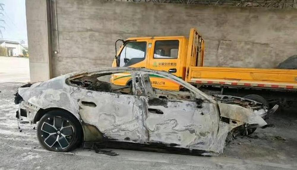 小米 SU7 發生嚴重車禍:家屬指控車門鎖死無法開啟導致車內乘客全數身亡 - 電腦王阿達 小米 SU7 發生嚴重車禍:家屬指控車門鎖死無法開啟導致車內乘客全數身亡 - 電腦王阿達