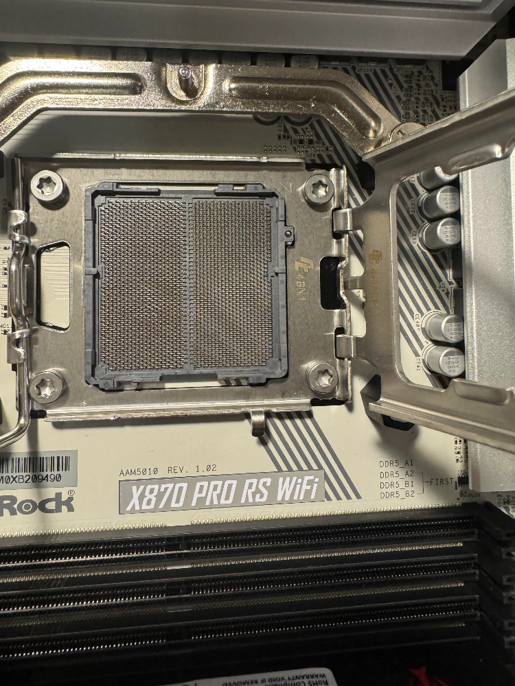 國外網友玩遊戲時 AMD Ryzen 9 9950X3D 突然燒毀,僅使用三週 - 電腦王阿達 國外網友玩遊戲時 AMD Ryzen 9 9950X3D 突然燒毀,僅使用三週 - 電腦王阿達